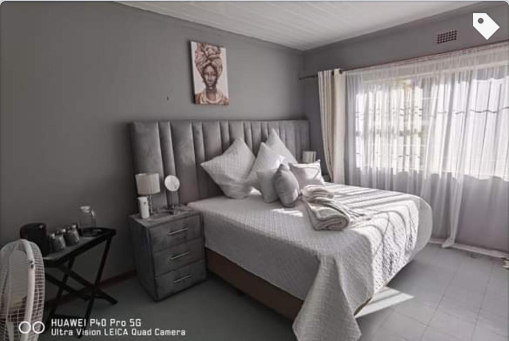 Emfuleni House | 016 Guest House