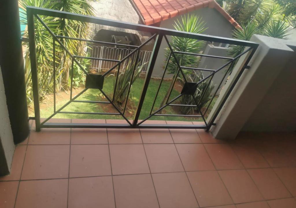 Greater Johannesburg Metropolitan Area Apartment | 09 Exeter
