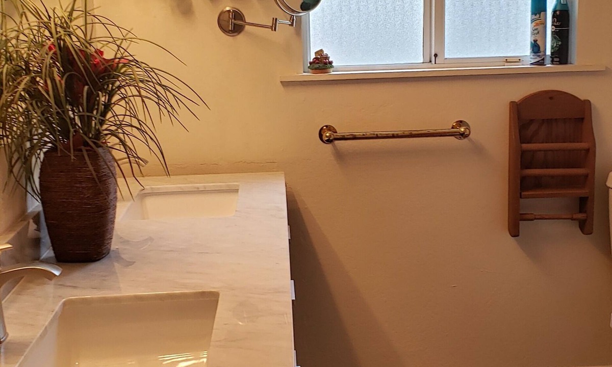 San Leandro House | 1 Bed 1 Bath Kitchen Wifi Self Check-in King bed