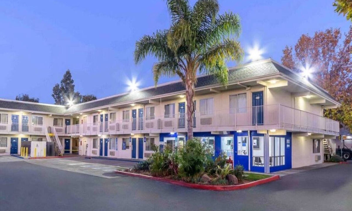 Hayward Apartment | 1 Full Bed | ADA/Tub