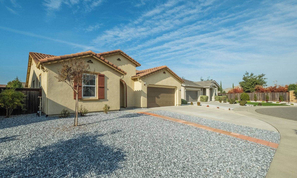 Roseville House | 1 Story, Huge Backyard,insurance stay, 30+, pet stay