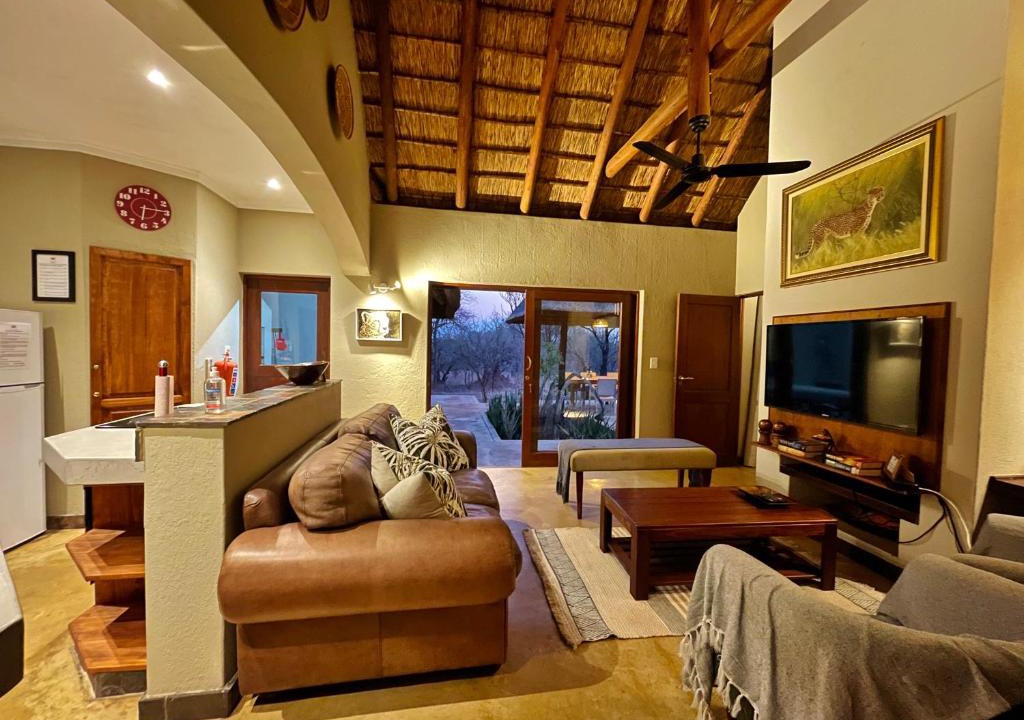 Hoedspruit Ski Chalet | 10 Raptors Lodge