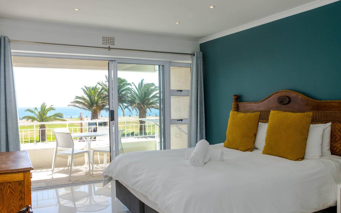 Mouille Point Apartment | 100 m² Apartment ∙ 2 bedrooms ∙ 4 guests