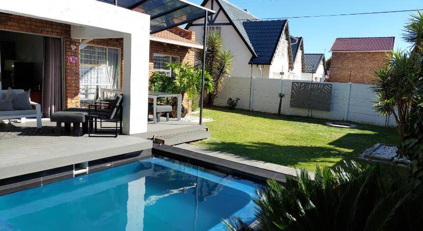 Ekurhuleni Bed & Breakfast | 100 m² Bed and breakfast ∙ 3 bedrooms ∙ 8 guests
