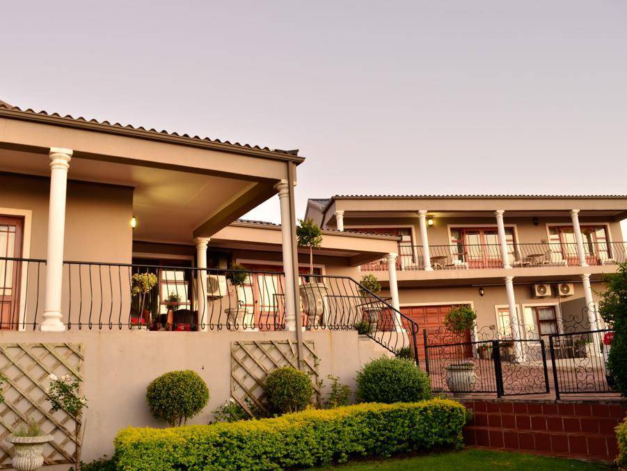 Jeffreys Bay Bed & Breakfast | 100 m² Bed and breakfast ∙ 3 bedrooms ∙ 127 guests