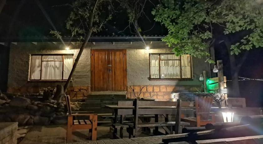 Oudtshoorn House | 100 m² House ∙ 3 bedrooms ∙ 8 guests