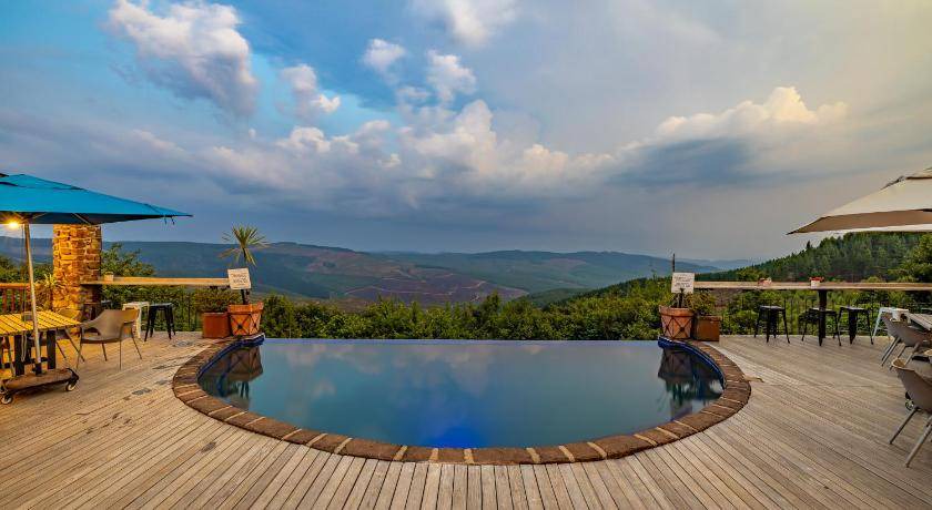 Rhenosterhoek Cabin | 110 m² Lodge ∙ 4 bedrooms ∙ 10 guests
