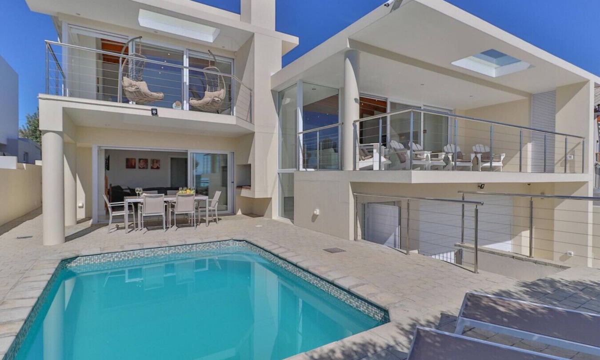 De Kelders House | 111 Memories | Coastal Calm & Contemporary Comfort in De Kelders