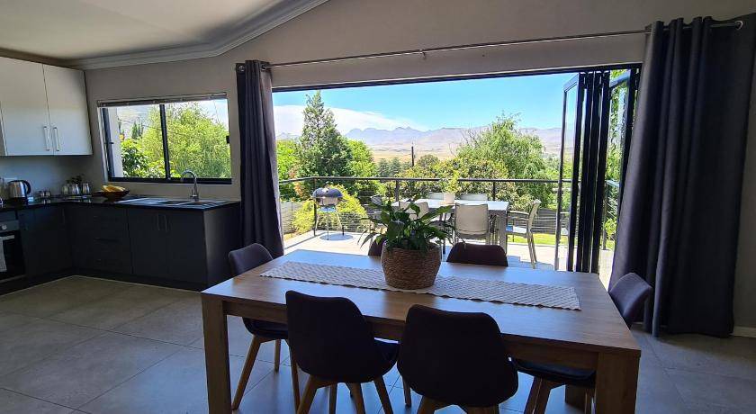 Clarens Apartment | 120 m² Apartment ∙ 3 bedrooms ∙ 6 guests
