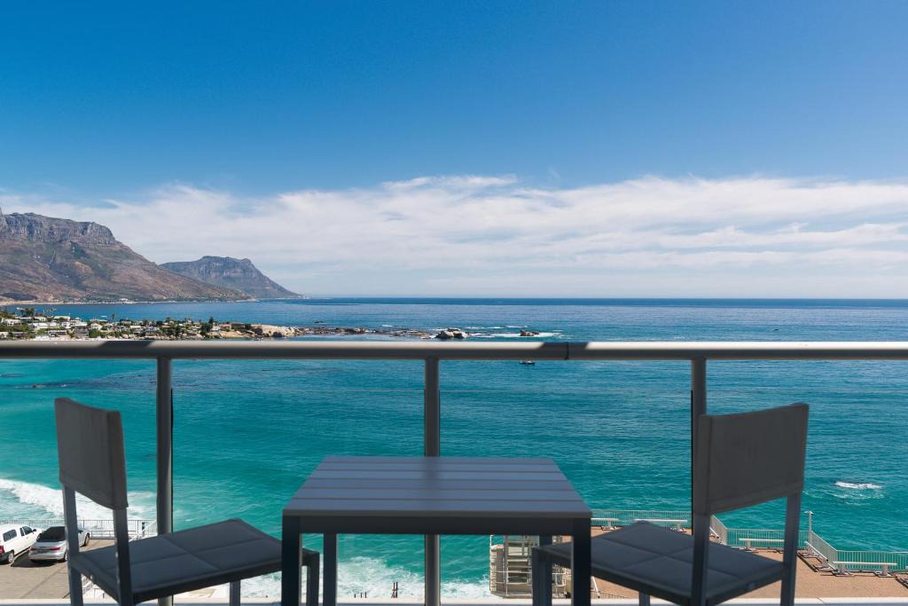 Clifton Apartment | 13 Dunmore : Pam Golding Properties