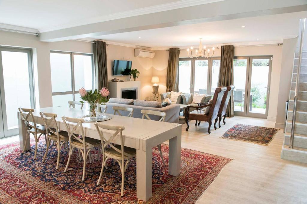 Stellenbosch Central Villa | 13 La Gratitude Luxury Apartment-with backup power for loadshedding