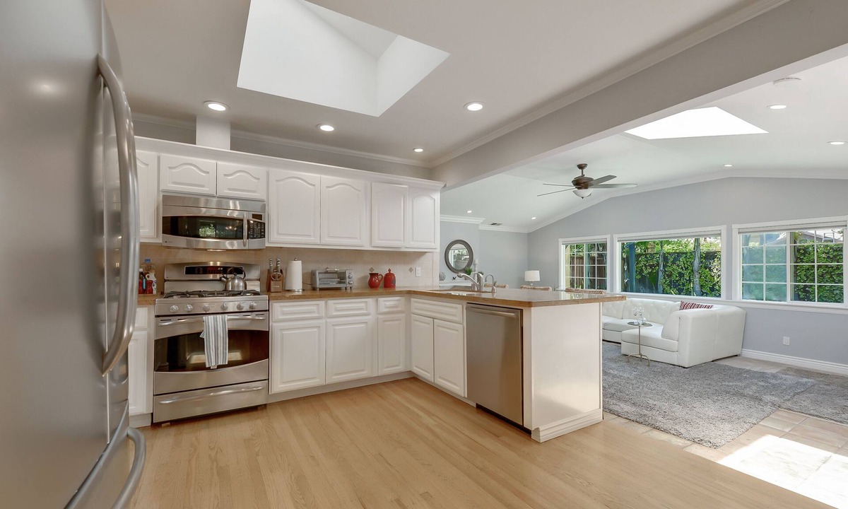 Redwood City House | 14MP: "Place Was Incredible" by Stanford, Meta