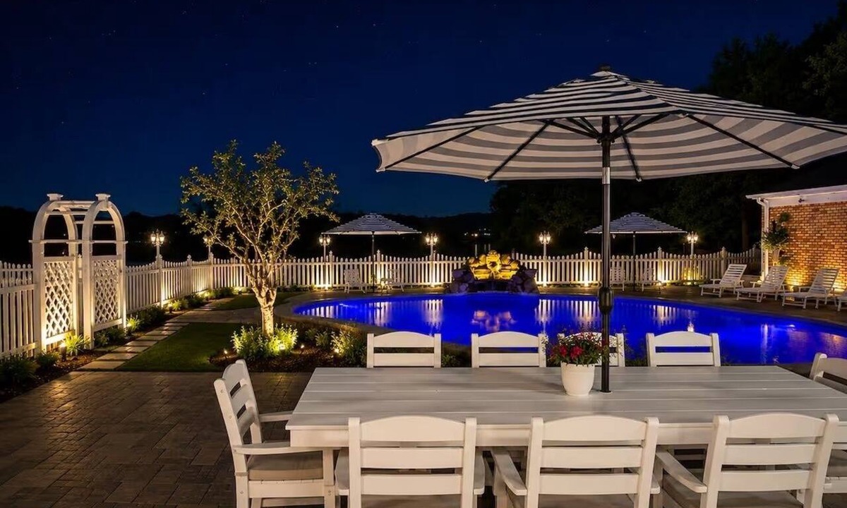 Middletown House | 15-Acre Gated Wine Country Estate and 7BR Mansion, Pool, Spa ,Sleeps 18