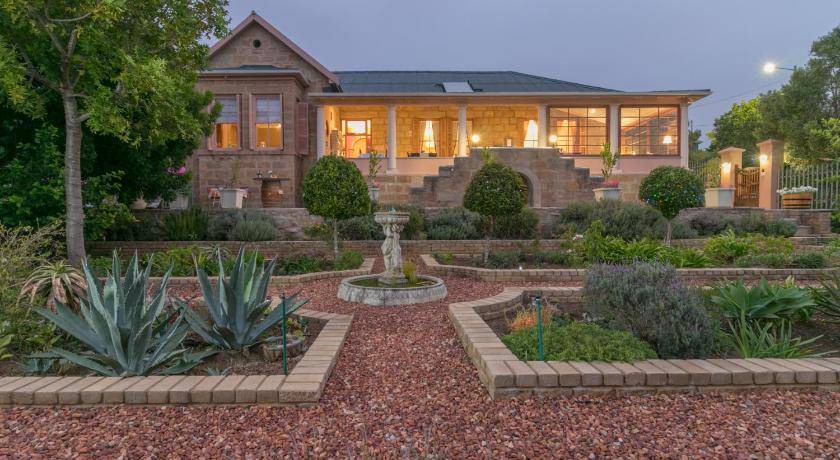 Mossel Bay Bed & Breakfast | 150 m² Bed and breakfast ∙ 2 bedrooms ∙ 127 guests