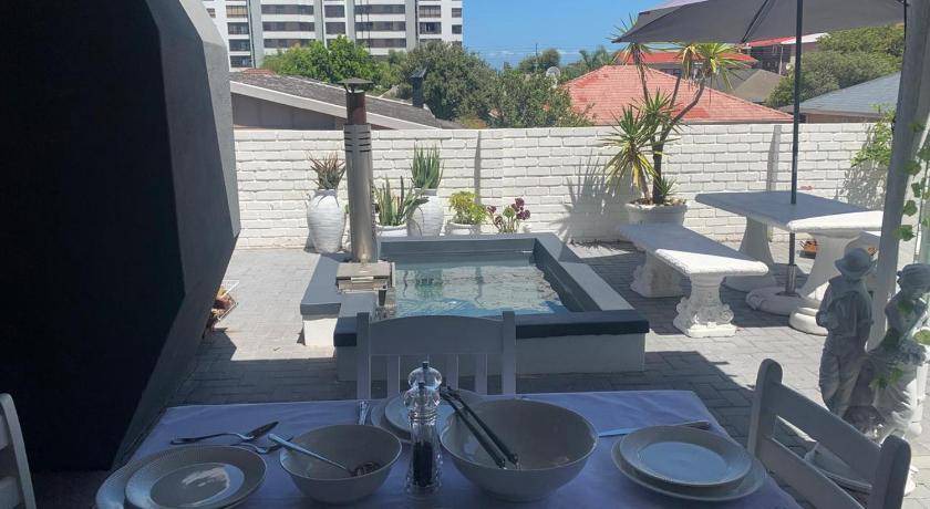 Strand House | 150 m² House ∙ 2 bedrooms ∙ 4 guests