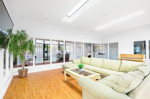 Millbrae House | 1580 - SFO Spacious & Beautiful 3BR house in Milbrae