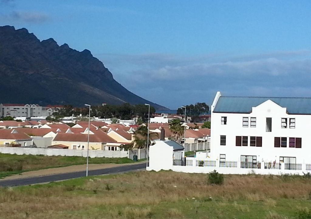 Gordons Bay Central Apartment | 159 Labella