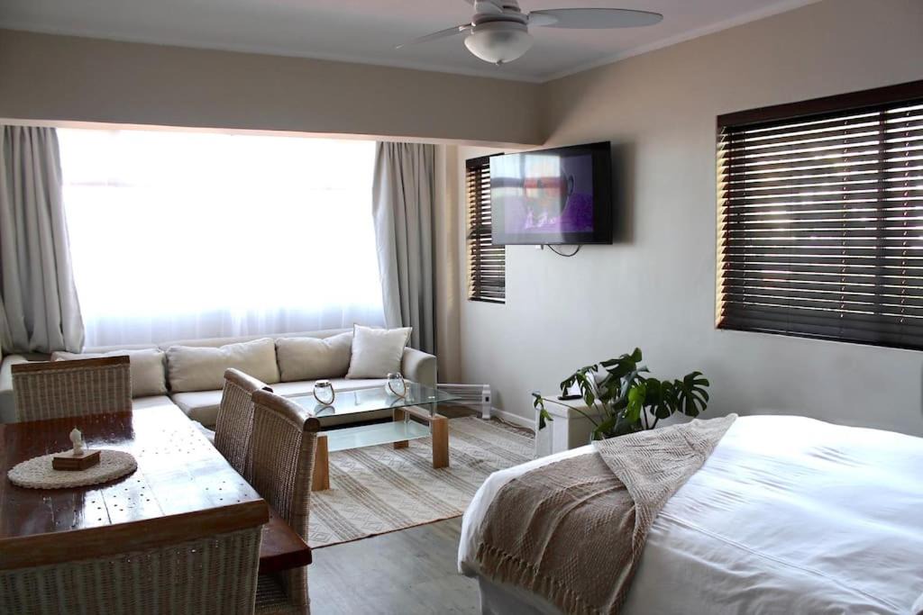Mouille Point Apartment | 16 Serenity Studio - Dolphin Bay