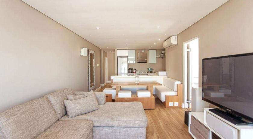 Pollok Beach Apartment | 160 m² Apartment ∙ 3 bedrooms ∙ 6 guests