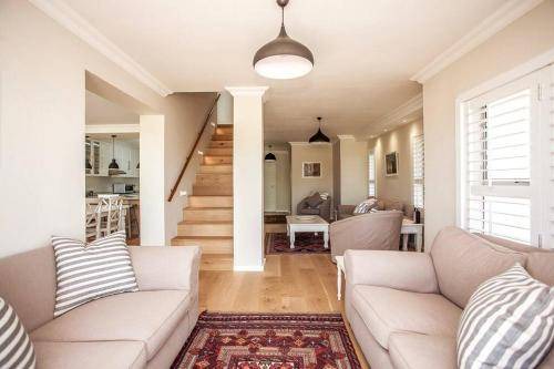 Pollok Beach Apartment | 164 m² Apartment ∙ 3 bedrooms ∙ 6 guests