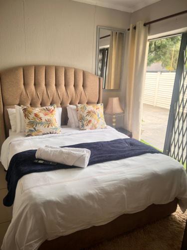 Rooihuiskraal House | 17 Byvanger Luxury Home Deluxe Queen Suite Room 2