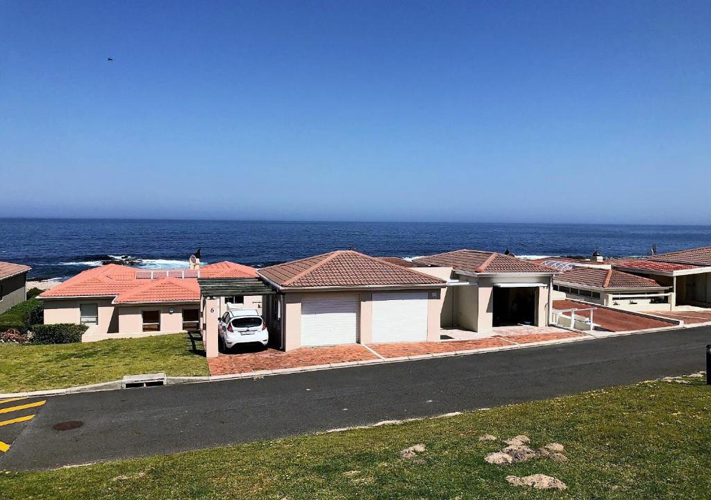 Hermanus Apartment | 176 hbc