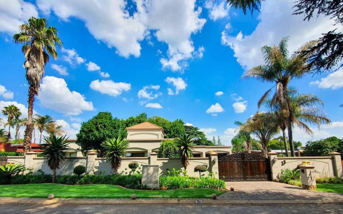 Boksburg House | 1844 m² House ∙ 4 bedrooms ∙ 10 guests