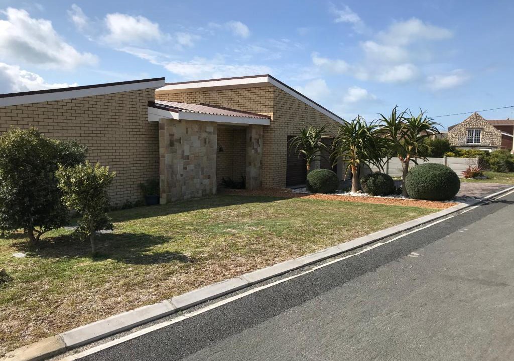 Struisbaai Apartment | 19 Tornyn Street, Struisbay
