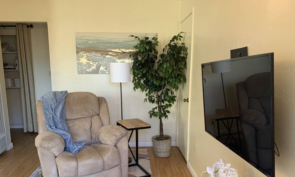 North Oak Park Apartment | 2 Bdrm 1 Bath Apartment In A Safe And Quiet Community