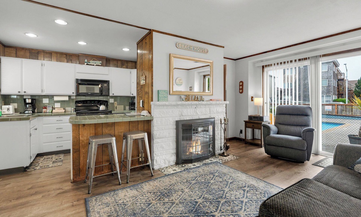 Seaside Cottage | 2 Bdrm Beachside/Poolside Condo, Tides by the Sea, Great for family's - Unit 126
