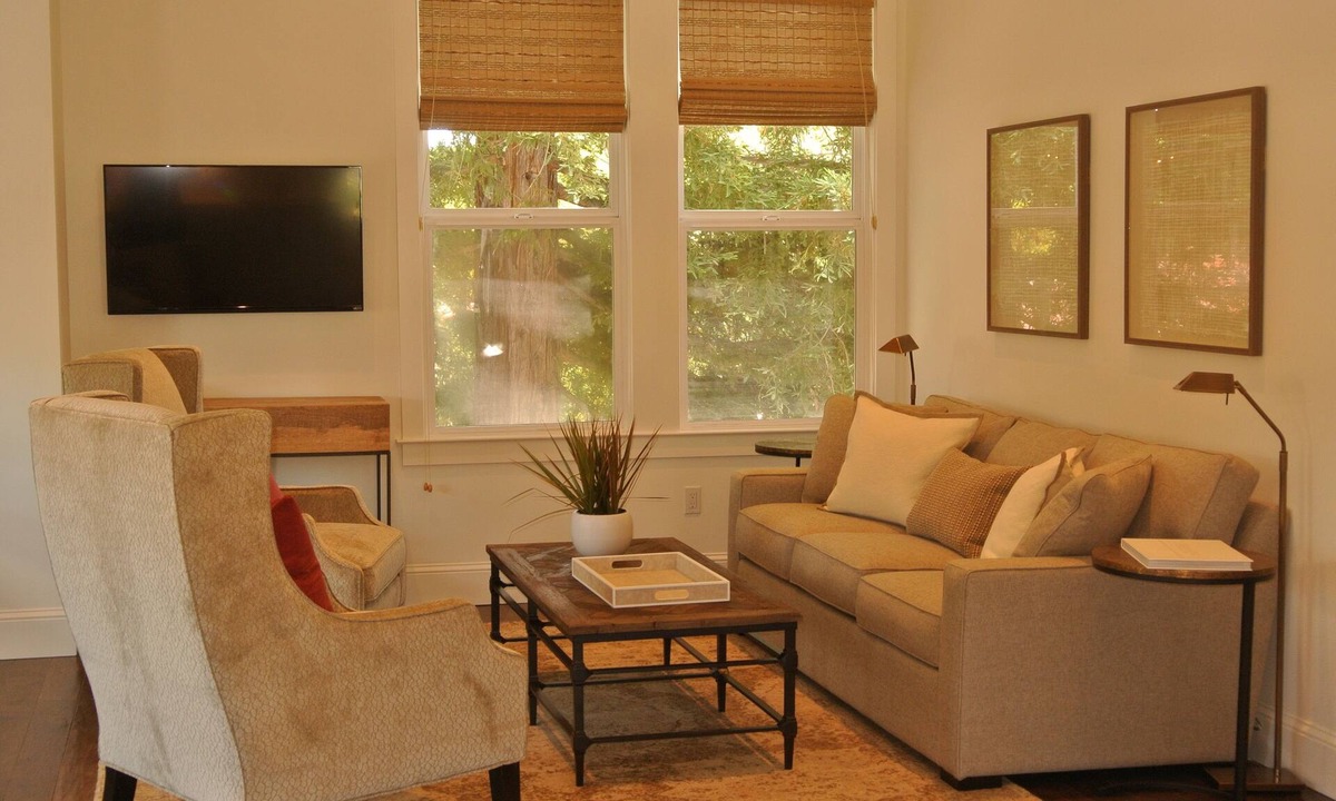 Sonoma Apartment | 2 bedroom/2 bath Apartment with balcony downtown Sonoma