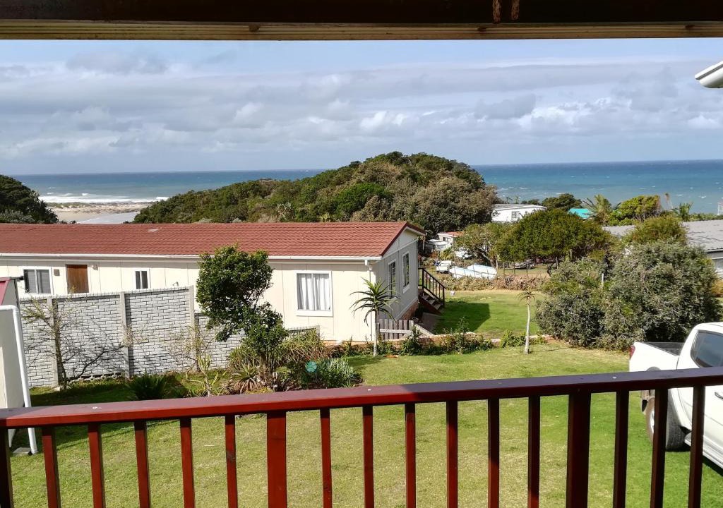 Amatola Coastal Apartment | 2 Bedroom Guest Suite at A-frame Glengariff Beach