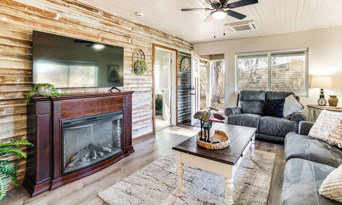 North Lakeport House | 2 Mi to Clear Lake: Pet-Friendly Lakeport Retreat!