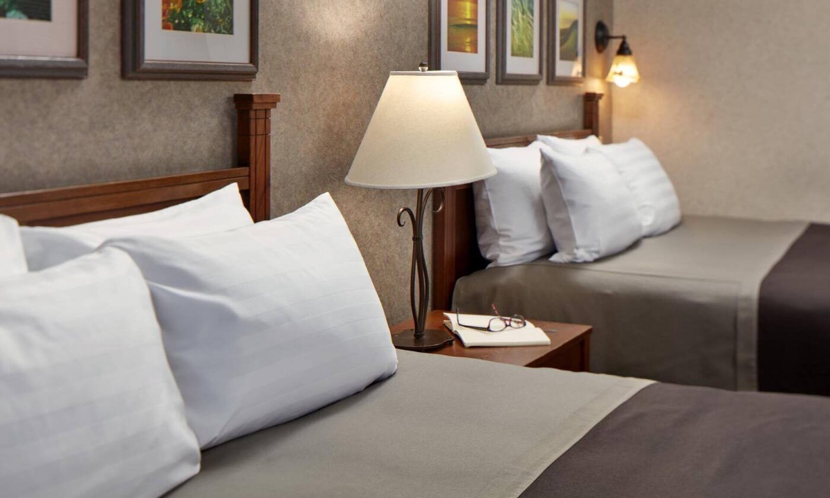 San Simeon Hotel | 2 Queen Beds Room | Oceanfront Resort w/Outdoor Firepits and Pool