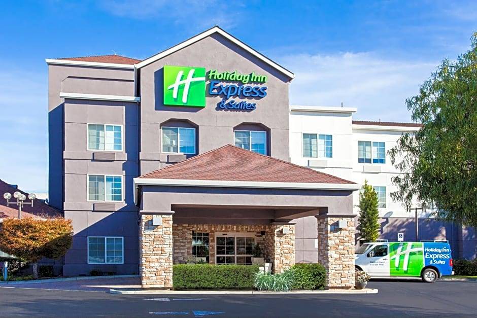 Oakland Hotel | 2-Star Hotel ∙ Holiday Inn Express & Suites Oakland - Airport, an IHG Hotel