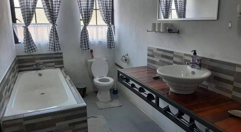 Vredefort House | 20 m² House ∙ 4 bedrooms ∙ 12 guests