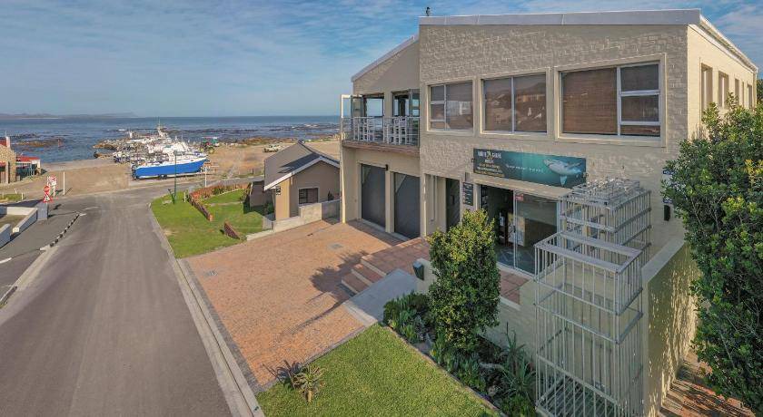 Van Dyks Bay House | 200 m² House ∙ 5 bedrooms ∙ 10 guests