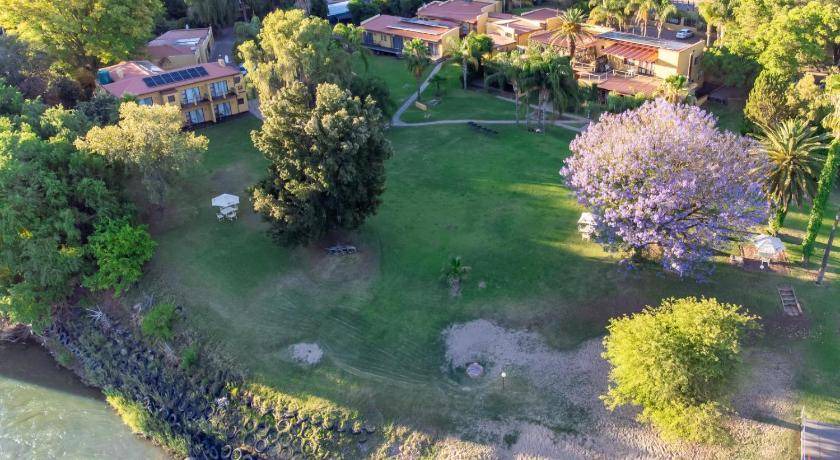 Upington Cabin | 22 m² Lodge ∙ 2 bedrooms ∙ 4 guests