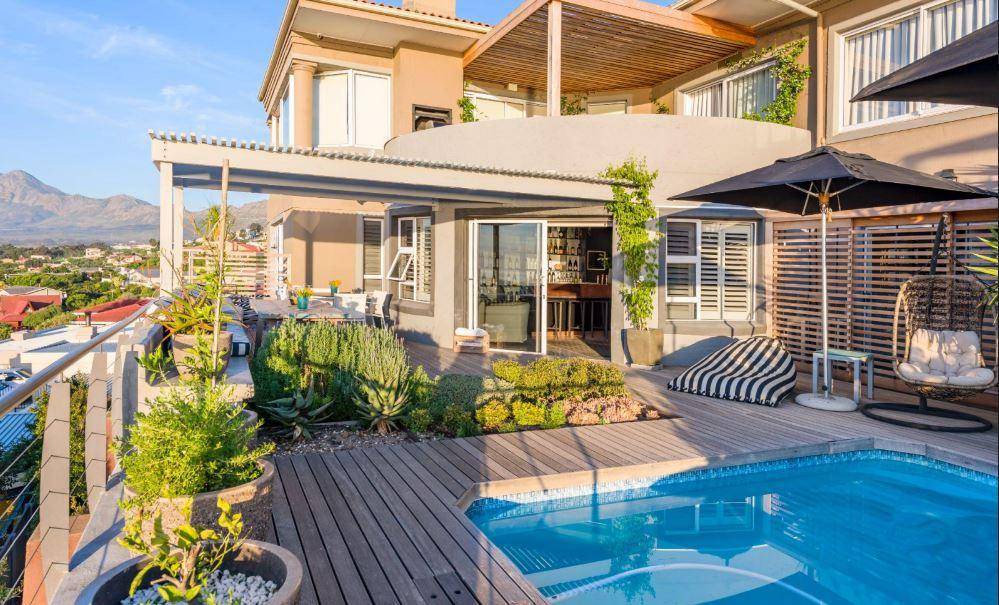 Mountainside Bed & Breakfast | 229 m² Bed and breakfast ∙ 2 bedrooms ∙ 127 guests