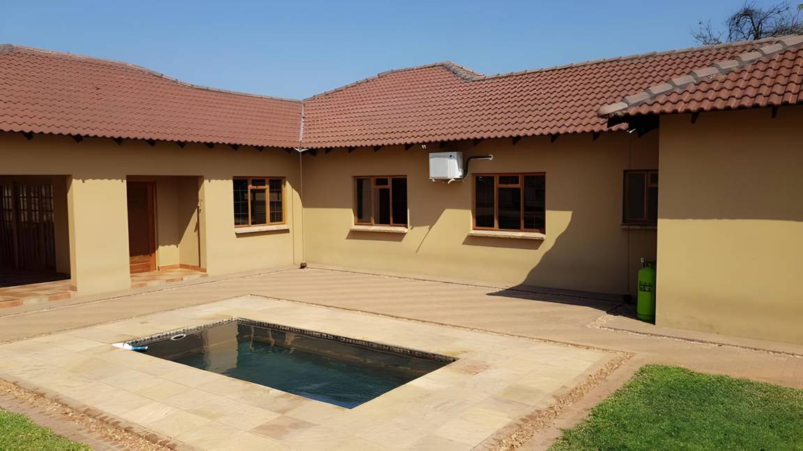Phalaborwa House | 230 m² House ∙ 3 bedrooms ∙ 6 guests