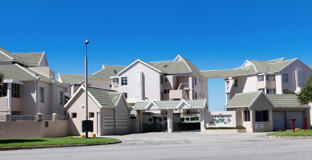 Pollok Beach Villa | 24 Summerseas