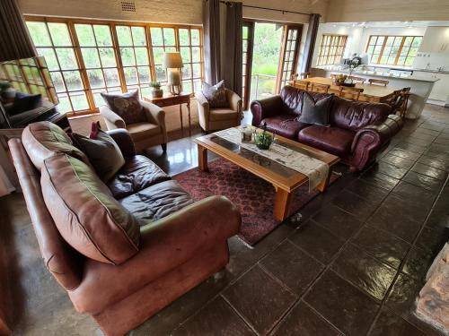 Dullstroom Cabin | 255 m² Lodge ∙ 5 bedrooms ∙ 10 guests