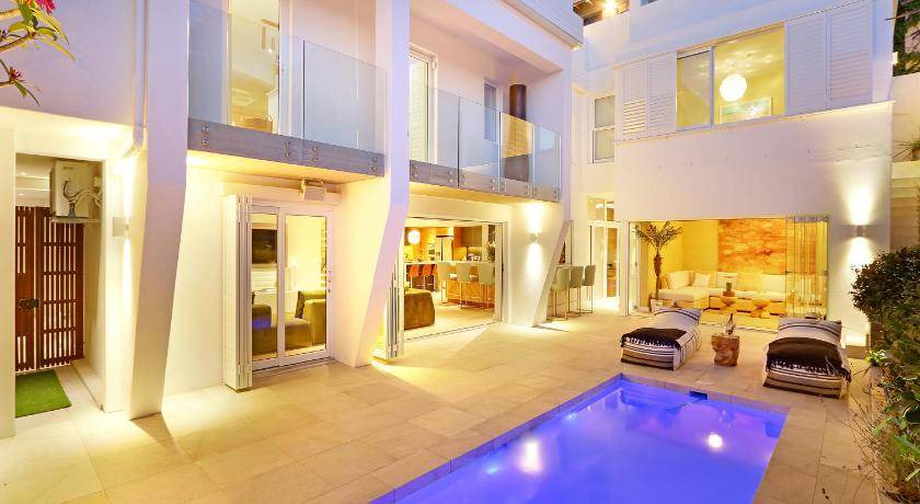 Clifton Villa | 270 m² Villa ∙ 3 bedrooms ∙ 6 guests