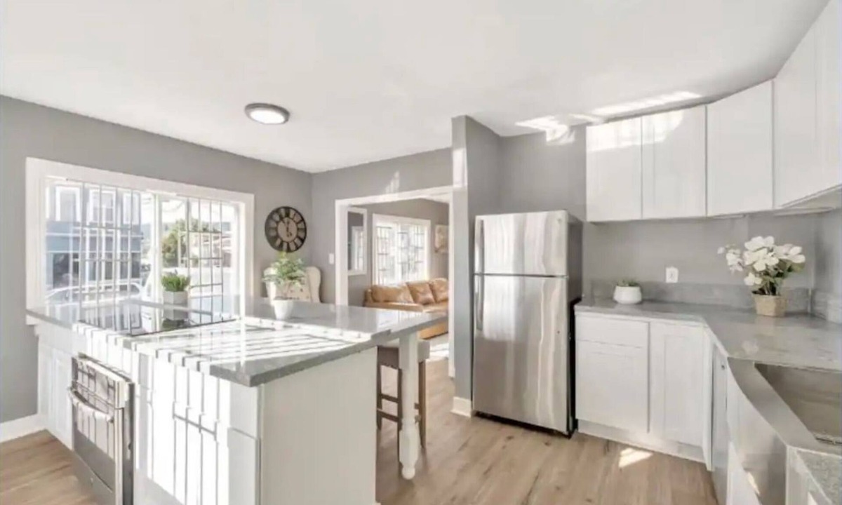 Oakland House | 2BR Cozy Oakland Gem