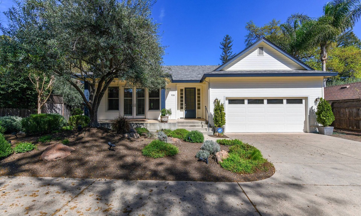 St. Helena House | 3 BD Cozy Home in St. Helena,fenced.Monthly rental