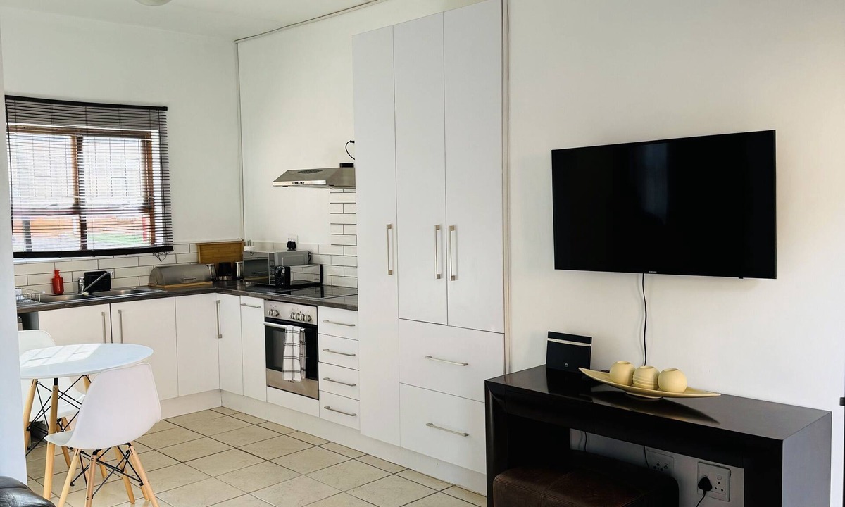 Greater Johannesburg Metropolitan Area Apartment | 3 Bedroom Apartment in Bushmill Amorosa Roodepoort . Family friendly