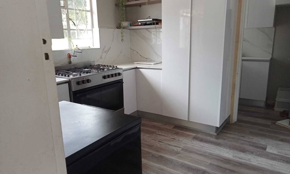 Nahoon Cabin | 3-bedroom lodge in beautiful Nahoo, East London with WiFi
