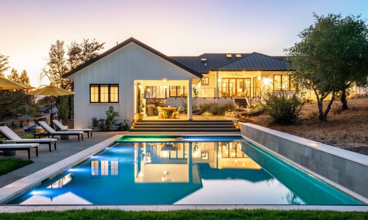 Healdsburg House | 3 BR with Saltwater Pool | Pool House | Healdsburg | Sleeps 6 | Biking Trails