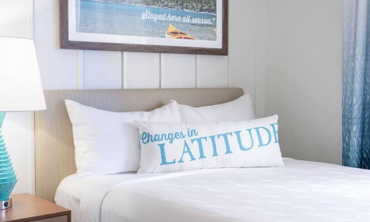 Lakeside Park Hotel | 3 Spacious Rooms Ideal for Family Adventures | Indoor Heated Pool, Pets Allowed