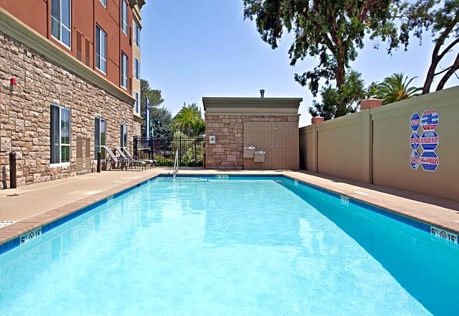 Oakland Hotel | 3-Star Hotel ∙ Holiday Inn Oakland Airport, an IHG Hotel